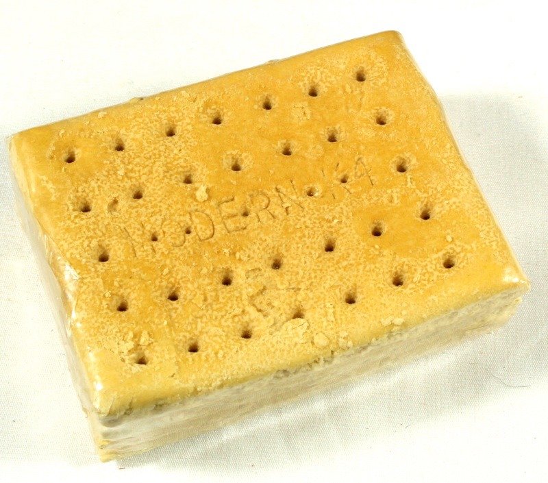 Biscuits, square, K4 (b1)